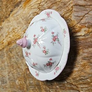 SHELLEY Muffin dish w/ lid Vintage